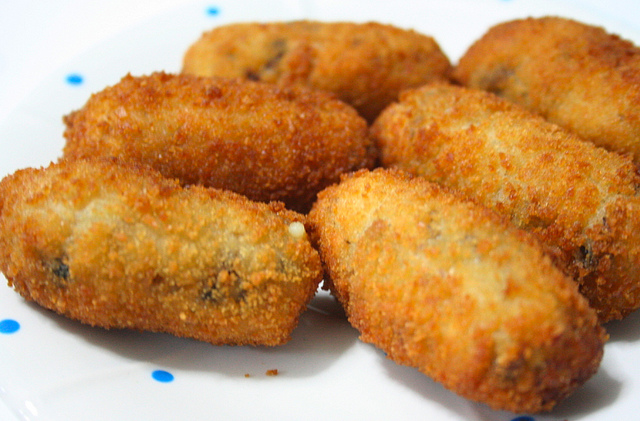 Croquetas. Imagen tomada por Aida (Flickr CC)