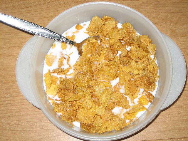 ellogg's Simply Cinnamon Corn Flakes